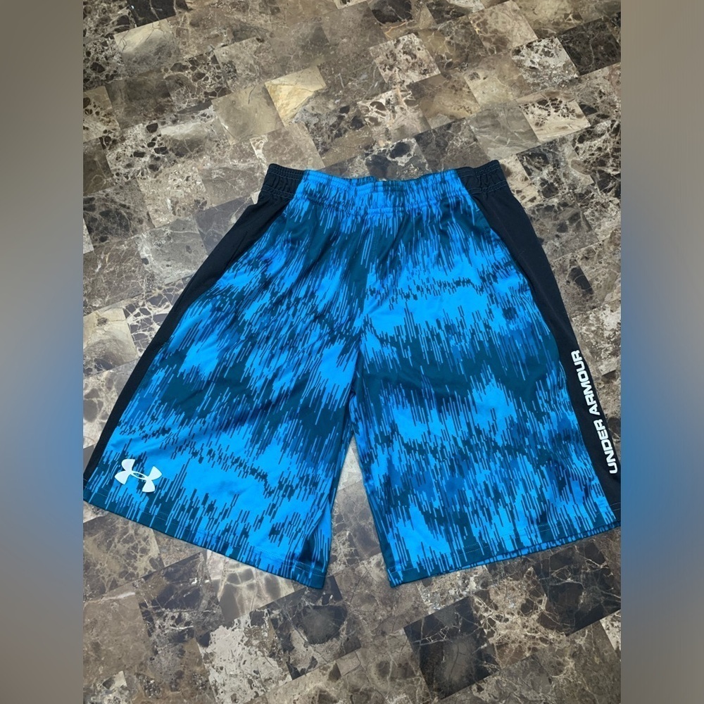 Under Armour activewear short size large